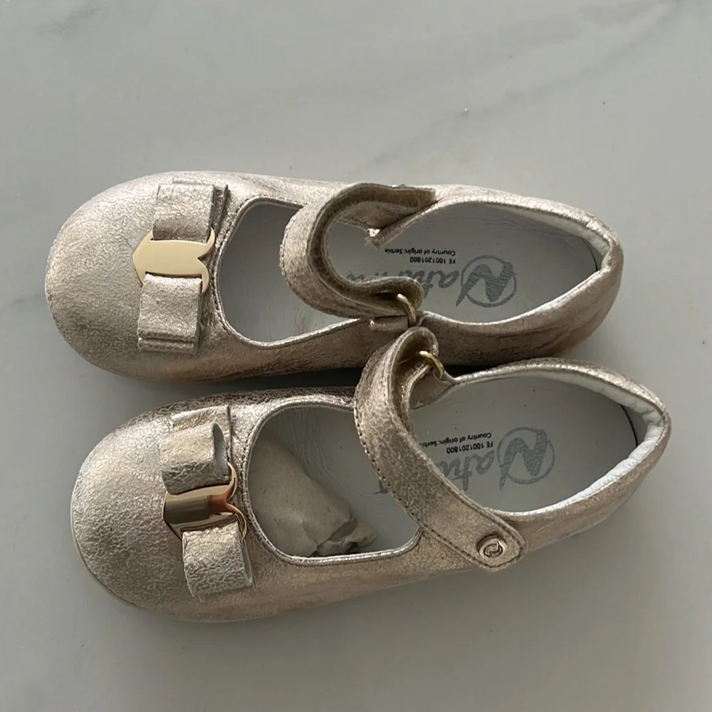Brand new adorable gold Naturino strap shoes size 25